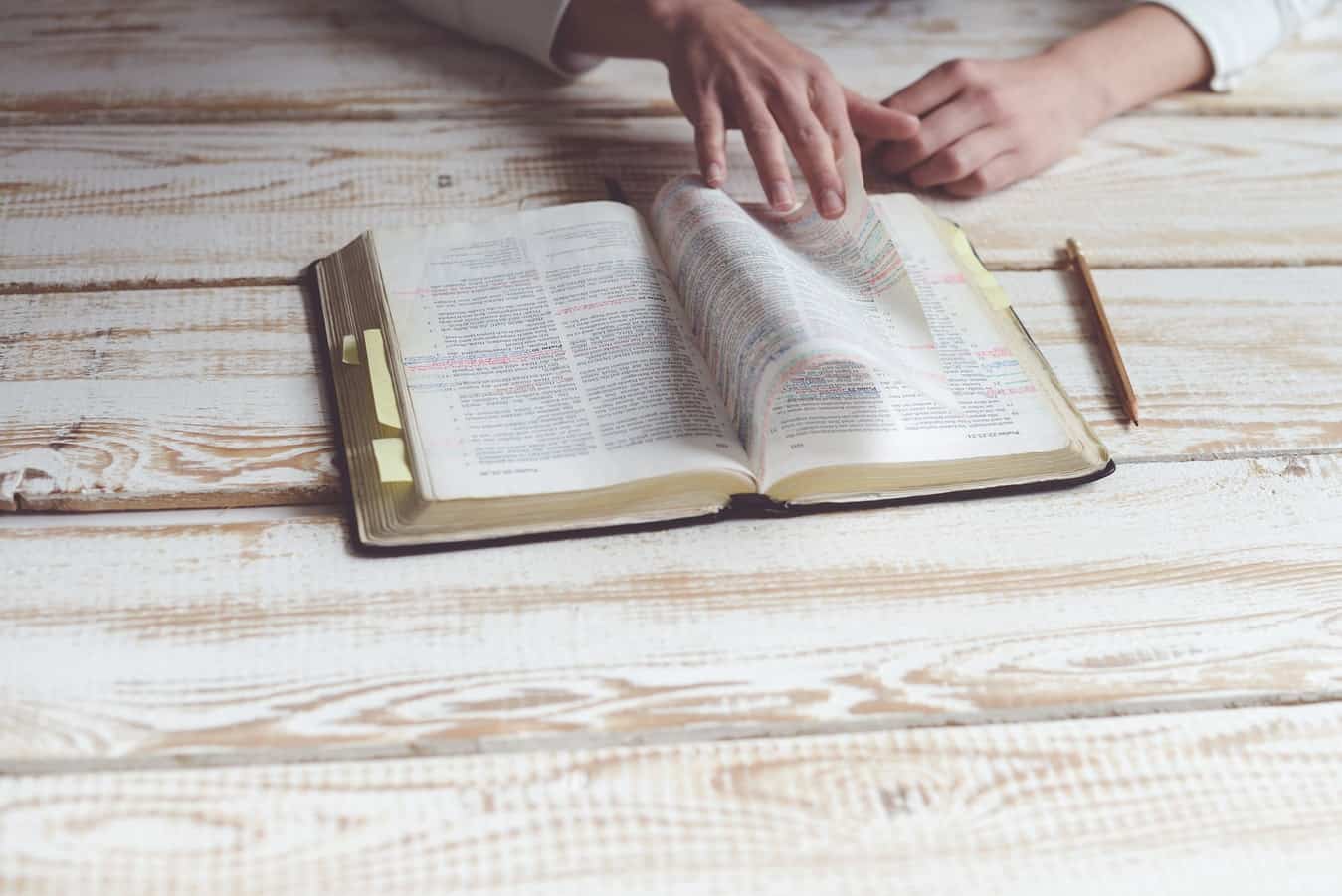 8 Powerful Scriptures to Pray Over Missionaries